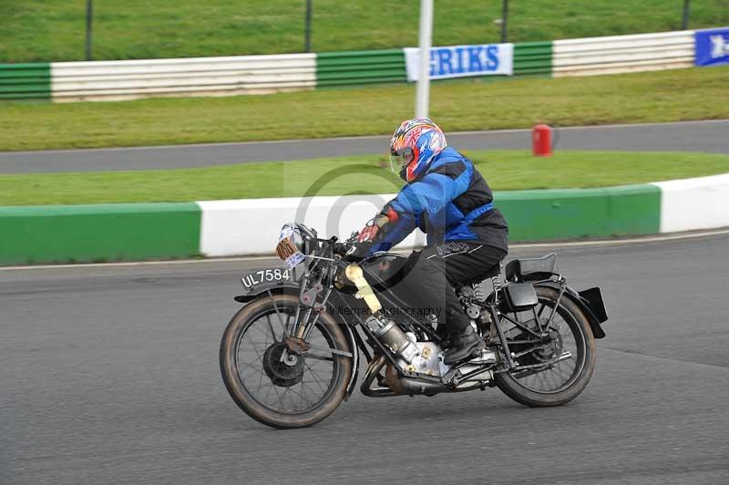 Mallory park Leicestershire;Mallory park photographs;Motorcycle action photographs;classic bikes;event digital images;eventdigitalimages;mallory park;no limits trackday;peter wileman photography;vintage bikes;vintage motorcycles;vmcc festival 1000 bikes