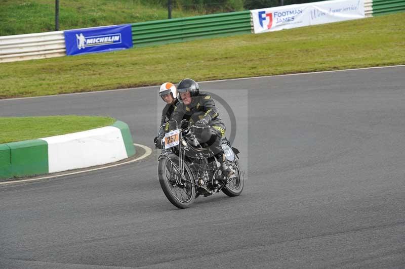 Mallory park Leicestershire;Mallory park photographs;Motorcycle action photographs;classic bikes;event digital images;eventdigitalimages;mallory park;no limits trackday;peter wileman photography;vintage bikes;vintage motorcycles;vmcc festival 1000 bikes