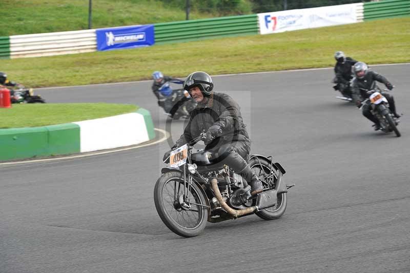 Mallory park Leicestershire;Mallory park photographs;Motorcycle action photographs;classic bikes;event digital images;eventdigitalimages;mallory park;no limits trackday;peter wileman photography;vintage bikes;vintage motorcycles;vmcc festival 1000 bikes