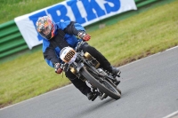 Mallory-park-Leicestershire;Mallory-park-photographs;Motorcycle-action-photographs;classic-bikes;event-digital-images;eventdigitalimages;mallory-park;no-limits-trackday;peter-wileman-photography;vintage-bikes;vintage-motorcycles;vmcc-festival-1000-bikes