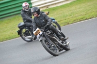 Mallory-park-Leicestershire;Mallory-park-photographs;Motorcycle-action-photographs;classic-bikes;event-digital-images;eventdigitalimages;mallory-park;no-limits-trackday;peter-wileman-photography;vintage-bikes;vintage-motorcycles;vmcc-festival-1000-bikes