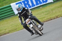 Mallory-park-Leicestershire;Mallory-park-photographs;Motorcycle-action-photographs;classic-bikes;event-digital-images;eventdigitalimages;mallory-park;no-limits-trackday;peter-wileman-photography;vintage-bikes;vintage-motorcycles;vmcc-festival-1000-bikes