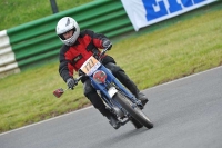 Mallory-park-Leicestershire;Mallory-park-photographs;Motorcycle-action-photographs;classic-bikes;event-digital-images;eventdigitalimages;mallory-park;no-limits-trackday;peter-wileman-photography;vintage-bikes;vintage-motorcycles;vmcc-festival-1000-bikes