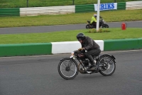 Mallory-park-Leicestershire;Mallory-park-photographs;Motorcycle-action-photographs;classic-bikes;event-digital-images;eventdigitalimages;mallory-park;no-limits-trackday;peter-wileman-photography;vintage-bikes;vintage-motorcycles;vmcc-festival-1000-bikes