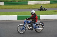 Mallory-park-Leicestershire;Mallory-park-photographs;Motorcycle-action-photographs;classic-bikes;event-digital-images;eventdigitalimages;mallory-park;no-limits-trackday;peter-wileman-photography;vintage-bikes;vintage-motorcycles;vmcc-festival-1000-bikes