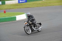 Mallory-park-Leicestershire;Mallory-park-photographs;Motorcycle-action-photographs;classic-bikes;event-digital-images;eventdigitalimages;mallory-park;no-limits-trackday;peter-wileman-photography;vintage-bikes;vintage-motorcycles;vmcc-festival-1000-bikes