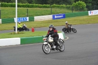 Mallory-park-Leicestershire;Mallory-park-photographs;Motorcycle-action-photographs;classic-bikes;event-digital-images;eventdigitalimages;mallory-park;no-limits-trackday;peter-wileman-photography;vintage-bikes;vintage-motorcycles;vmcc-festival-1000-bikes