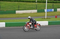 Mallory-park-Leicestershire;Mallory-park-photographs;Motorcycle-action-photographs;classic-bikes;event-digital-images;eventdigitalimages;mallory-park;no-limits-trackday;peter-wileman-photography;vintage-bikes;vintage-motorcycles;vmcc-festival-1000-bikes