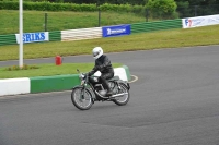 Mallory-park-Leicestershire;Mallory-park-photographs;Motorcycle-action-photographs;classic-bikes;event-digital-images;eventdigitalimages;mallory-park;no-limits-trackday;peter-wileman-photography;vintage-bikes;vintage-motorcycles;vmcc-festival-1000-bikes