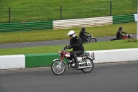 Mallory-park-Leicestershire;Mallory-park-photographs;Motorcycle-action-photographs;classic-bikes;event-digital-images;eventdigitalimages;mallory-park;no-limits-trackday;peter-wileman-photography;vintage-bikes;vintage-motorcycles;vmcc-festival-1000-bikes