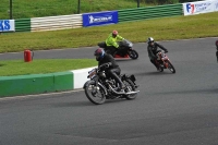 Mallory-park-Leicestershire;Mallory-park-photographs;Motorcycle-action-photographs;classic-bikes;event-digital-images;eventdigitalimages;mallory-park;no-limits-trackday;peter-wileman-photography;vintage-bikes;vintage-motorcycles;vmcc-festival-1000-bikes