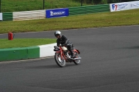 Mallory-park-Leicestershire;Mallory-park-photographs;Motorcycle-action-photographs;classic-bikes;event-digital-images;eventdigitalimages;mallory-park;no-limits-trackday;peter-wileman-photography;vintage-bikes;vintage-motorcycles;vmcc-festival-1000-bikes