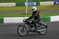 Mallory-park-Leicestershire;Mallory-park-photographs;Motorcycle-action-photographs;classic-bikes;event-digital-images;eventdigitalimages;mallory-park;no-limits-trackday;peter-wileman-photography;vintage-bikes;vintage-motorcycles;vmcc-festival-1000-bikes