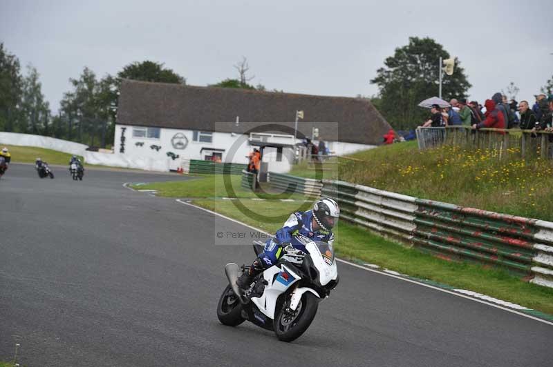 Mallory park Leicestershire;Mallory park photographs;Motorcycle action photographs;classic bikes;event digital images;eventdigitalimages;mallory park;no limits trackday;peter wileman photography;vintage bikes;vintage motorcycles;vmcc festival 1000 bikes