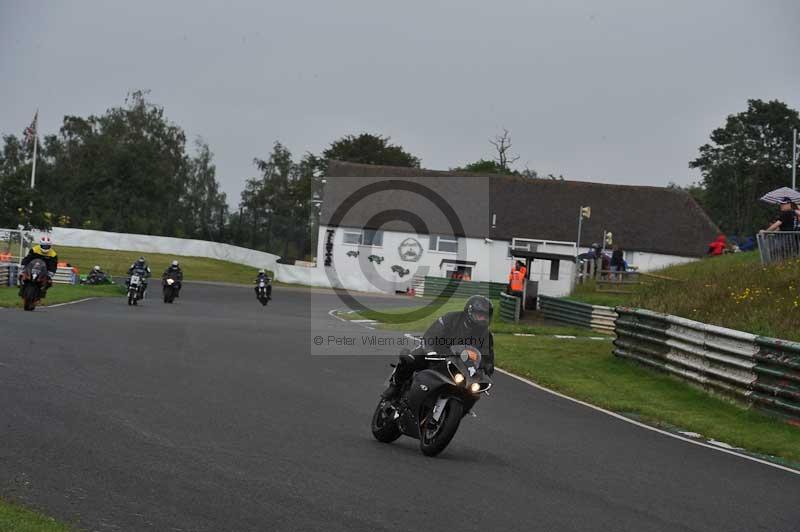 Mallory park Leicestershire;Mallory park photographs;Motorcycle action photographs;classic bikes;event digital images;eventdigitalimages;mallory park;no limits trackday;peter wileman photography;vintage bikes;vintage motorcycles;vmcc festival 1000 bikes