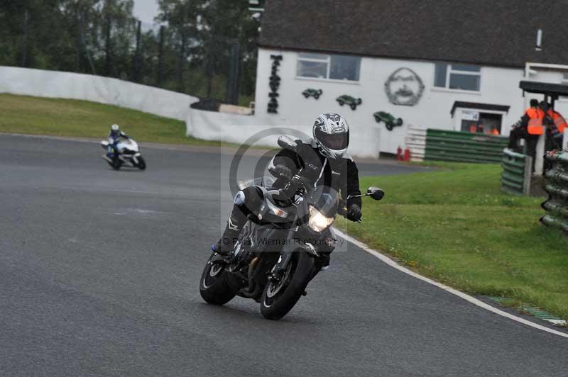 Mallory park Leicestershire;Mallory park photographs;Motorcycle action photographs;classic bikes;event digital images;eventdigitalimages;mallory park;no limits trackday;peter wileman photography;vintage bikes;vintage motorcycles;vmcc festival 1000 bikes