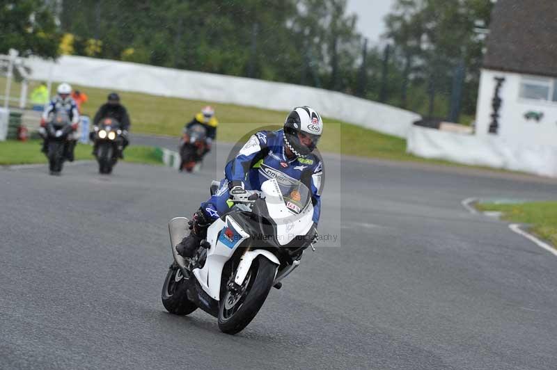 Mallory park Leicestershire;Mallory park photographs;Motorcycle action photographs;classic bikes;event digital images;eventdigitalimages;mallory park;no limits trackday;peter wileman photography;vintage bikes;vintage motorcycles;vmcc festival 1000 bikes