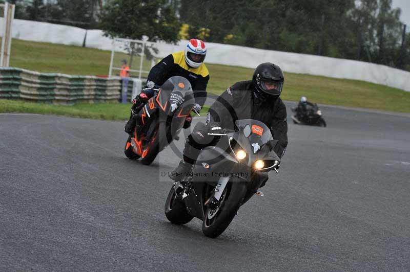 Mallory park Leicestershire;Mallory park photographs;Motorcycle action photographs;classic bikes;event digital images;eventdigitalimages;mallory park;no limits trackday;peter wileman photography;vintage bikes;vintage motorcycles;vmcc festival 1000 bikes