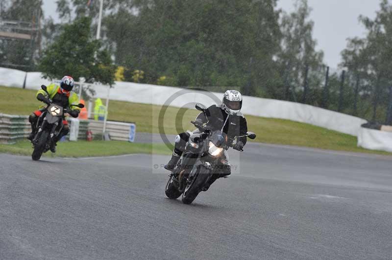 Mallory park Leicestershire;Mallory park photographs;Motorcycle action photographs;classic bikes;event digital images;eventdigitalimages;mallory park;no limits trackday;peter wileman photography;vintage bikes;vintage motorcycles;vmcc festival 1000 bikes