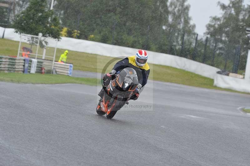 Mallory park Leicestershire;Mallory park photographs;Motorcycle action photographs;classic bikes;event digital images;eventdigitalimages;mallory park;no limits trackday;peter wileman photography;vintage bikes;vintage motorcycles;vmcc festival 1000 bikes