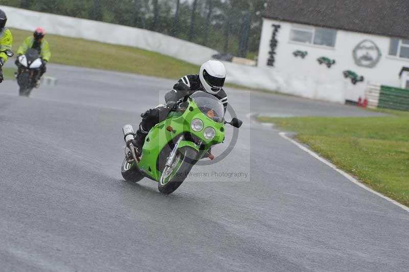 Mallory park Leicestershire;Mallory park photographs;Motorcycle action photographs;classic bikes;event digital images;eventdigitalimages;mallory park;no limits trackday;peter wileman photography;vintage bikes;vintage motorcycles;vmcc festival 1000 bikes