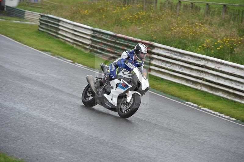 Mallory park Leicestershire;Mallory park photographs;Motorcycle action photographs;classic bikes;event digital images;eventdigitalimages;mallory park;no limits trackday;peter wileman photography;vintage bikes;vintage motorcycles;vmcc festival 1000 bikes