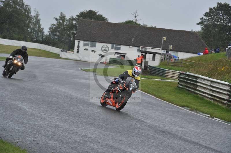 Mallory park Leicestershire;Mallory park photographs;Motorcycle action photographs;classic bikes;event digital images;eventdigitalimages;mallory park;no limits trackday;peter wileman photography;vintage bikes;vintage motorcycles;vmcc festival 1000 bikes