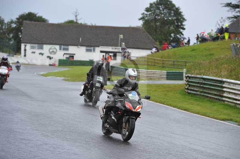 Mallory park Leicestershire;Mallory park photographs;Motorcycle action photographs;classic bikes;event digital images;eventdigitalimages;mallory park;no limits trackday;peter wileman photography;vintage bikes;vintage motorcycles;vmcc festival 1000 bikes