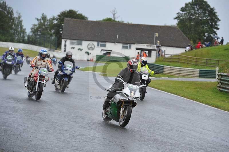 Mallory park Leicestershire;Mallory park photographs;Motorcycle action photographs;classic bikes;event digital images;eventdigitalimages;mallory park;no limits trackday;peter wileman photography;vintage bikes;vintage motorcycles;vmcc festival 1000 bikes