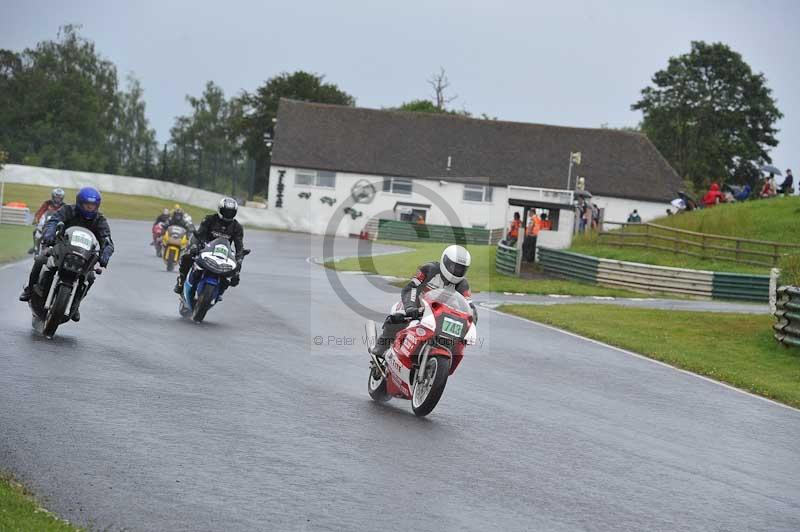 Mallory park Leicestershire;Mallory park photographs;Motorcycle action photographs;classic bikes;event digital images;eventdigitalimages;mallory park;no limits trackday;peter wileman photography;vintage bikes;vintage motorcycles;vmcc festival 1000 bikes