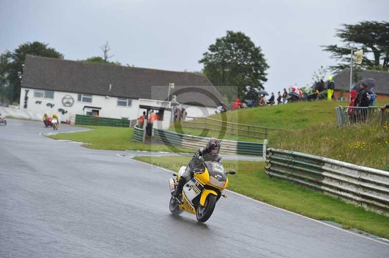 Mallory park Leicestershire;Mallory park photographs;Motorcycle action photographs;classic bikes;event digital images;eventdigitalimages;mallory park;no limits trackday;peter wileman photography;vintage bikes;vintage motorcycles;vmcc festival 1000 bikes