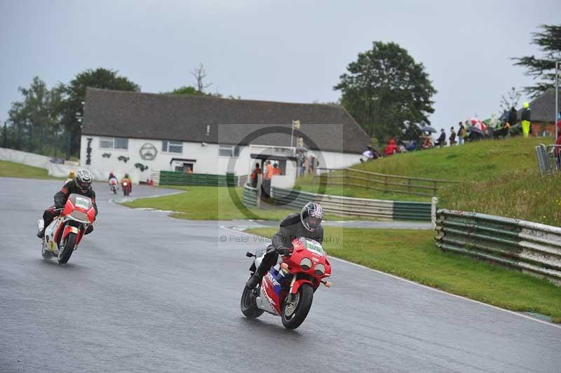 Mallory park Leicestershire;Mallory park photographs;Motorcycle action photographs;classic bikes;event digital images;eventdigitalimages;mallory park;no limits trackday;peter wileman photography;vintage bikes;vintage motorcycles;vmcc festival 1000 bikes