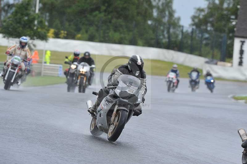 Mallory park Leicestershire;Mallory park photographs;Motorcycle action photographs;classic bikes;event digital images;eventdigitalimages;mallory park;no limits trackday;peter wileman photography;vintage bikes;vintage motorcycles;vmcc festival 1000 bikes