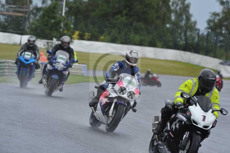 Mallory park Leicestershire;Mallory park photographs;Motorcycle action photographs;classic bikes;event digital images;eventdigitalimages;mallory park;no limits trackday;peter wileman photography;vintage bikes;vintage motorcycles;vmcc festival 1000 bikes