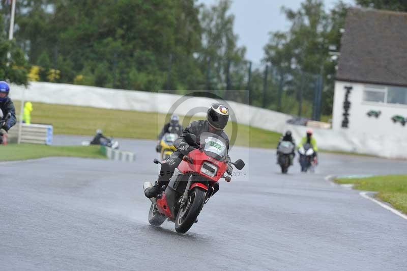 Mallory park Leicestershire;Mallory park photographs;Motorcycle action photographs;classic bikes;event digital images;eventdigitalimages;mallory park;no limits trackday;peter wileman photography;vintage bikes;vintage motorcycles;vmcc festival 1000 bikes