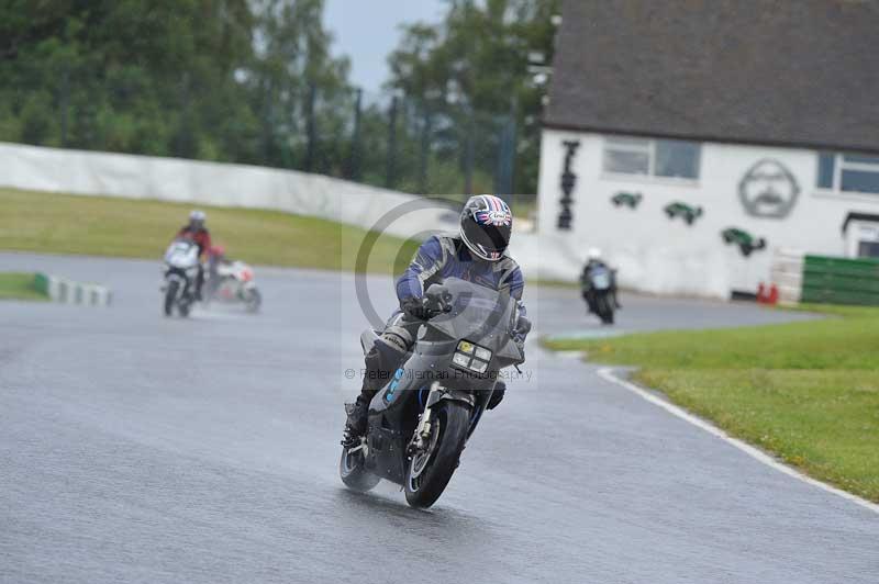 Mallory park Leicestershire;Mallory park photographs;Motorcycle action photographs;classic bikes;event digital images;eventdigitalimages;mallory park;no limits trackday;peter wileman photography;vintage bikes;vintage motorcycles;vmcc festival 1000 bikes