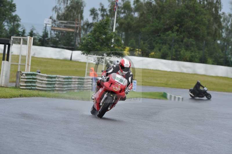 Mallory park Leicestershire;Mallory park photographs;Motorcycle action photographs;classic bikes;event digital images;eventdigitalimages;mallory park;no limits trackday;peter wileman photography;vintage bikes;vintage motorcycles;vmcc festival 1000 bikes