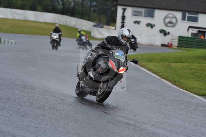 Mallory park Leicestershire;Mallory park photographs;Motorcycle action photographs;classic bikes;event digital images;eventdigitalimages;mallory park;no limits trackday;peter wileman photography;vintage bikes;vintage motorcycles;vmcc festival 1000 bikes