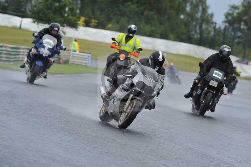 Mallory park Leicestershire;Mallory park photographs;Motorcycle action photographs;classic bikes;event digital images;eventdigitalimages;mallory park;no limits trackday;peter wileman photography;vintage bikes;vintage motorcycles;vmcc festival 1000 bikes