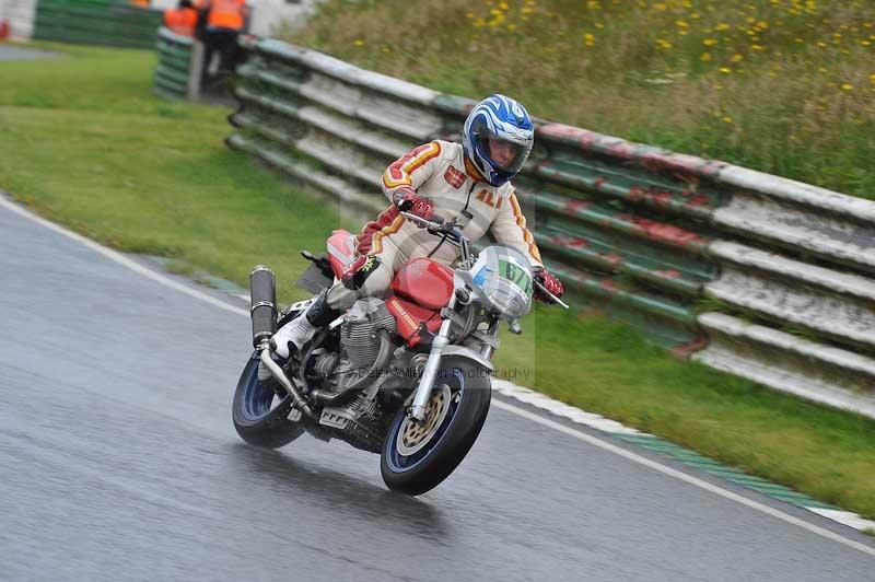 Mallory park Leicestershire;Mallory park photographs;Motorcycle action photographs;classic bikes;event digital images;eventdigitalimages;mallory park;no limits trackday;peter wileman photography;vintage bikes;vintage motorcycles;vmcc festival 1000 bikes