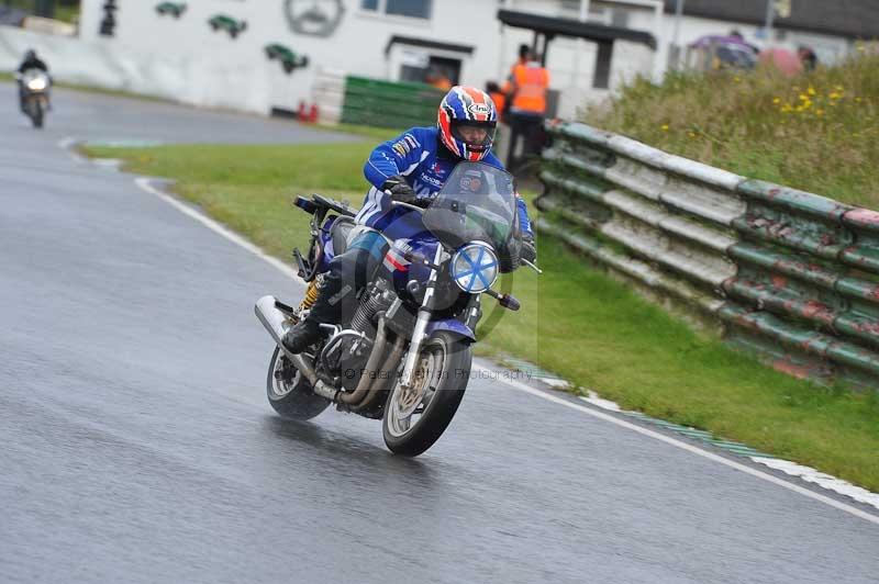 Mallory park Leicestershire;Mallory park photographs;Motorcycle action photographs;classic bikes;event digital images;eventdigitalimages;mallory park;no limits trackday;peter wileman photography;vintage bikes;vintage motorcycles;vmcc festival 1000 bikes