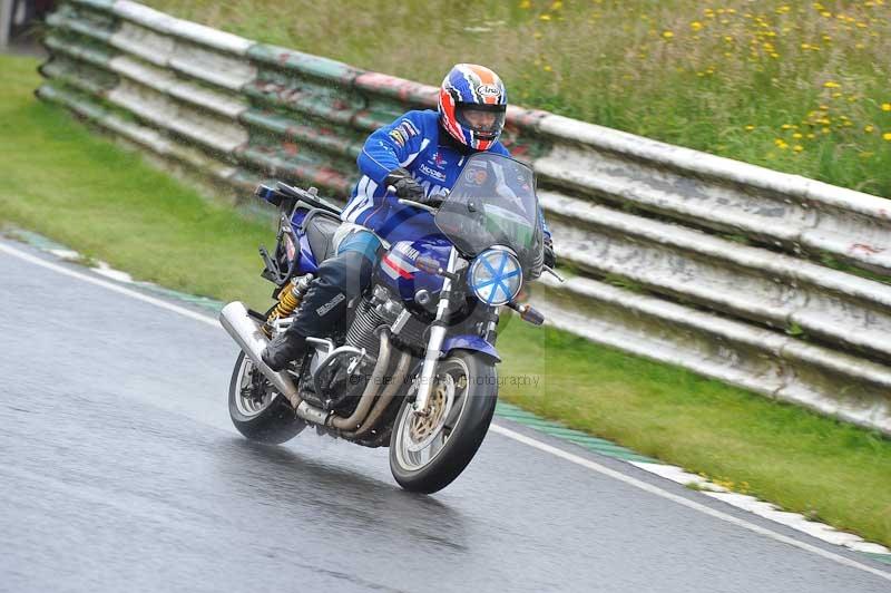 Mallory park Leicestershire;Mallory park photographs;Motorcycle action photographs;classic bikes;event digital images;eventdigitalimages;mallory park;no limits trackday;peter wileman photography;vintage bikes;vintage motorcycles;vmcc festival 1000 bikes