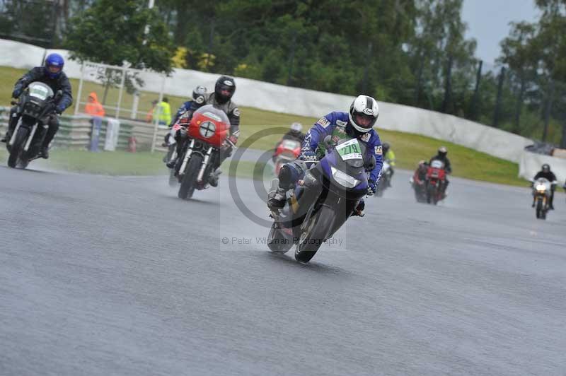 Mallory park Leicestershire;Mallory park photographs;Motorcycle action photographs;classic bikes;event digital images;eventdigitalimages;mallory park;no limits trackday;peter wileman photography;vintage bikes;vintage motorcycles;vmcc festival 1000 bikes