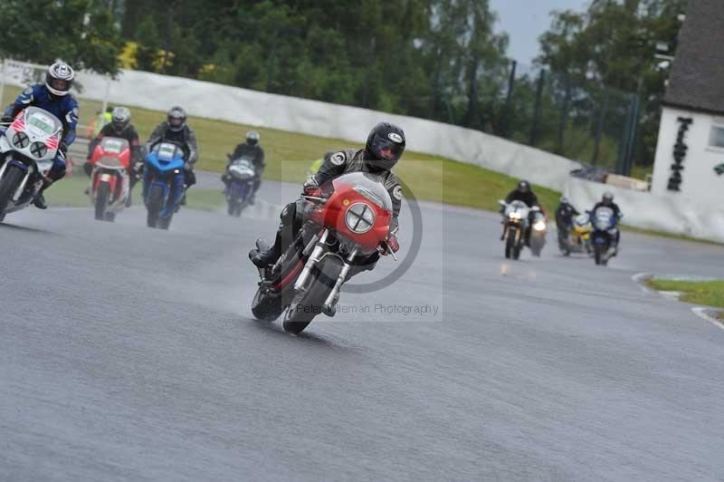 Mallory park Leicestershire;Mallory park photographs;Motorcycle action photographs;classic bikes;event digital images;eventdigitalimages;mallory park;no limits trackday;peter wileman photography;vintage bikes;vintage motorcycles;vmcc festival 1000 bikes