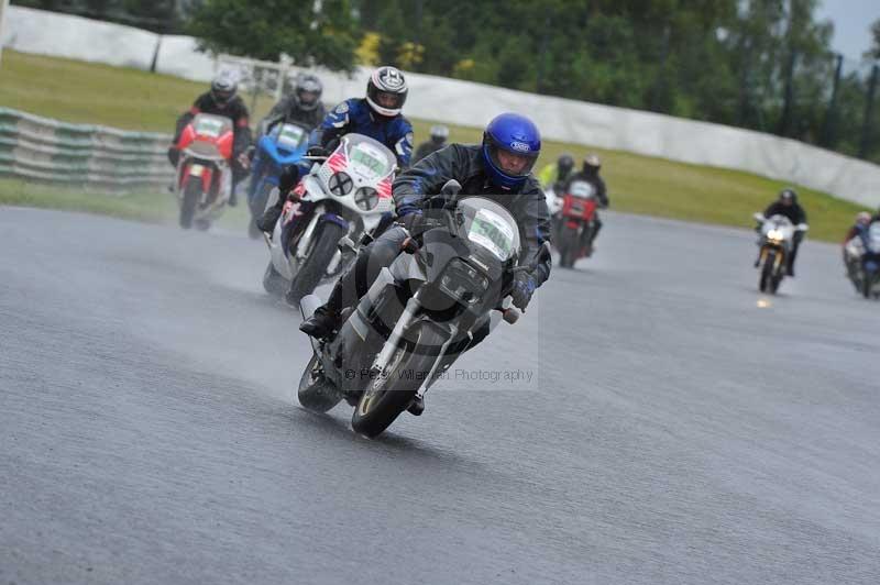 Mallory park Leicestershire;Mallory park photographs;Motorcycle action photographs;classic bikes;event digital images;eventdigitalimages;mallory park;no limits trackday;peter wileman photography;vintage bikes;vintage motorcycles;vmcc festival 1000 bikes