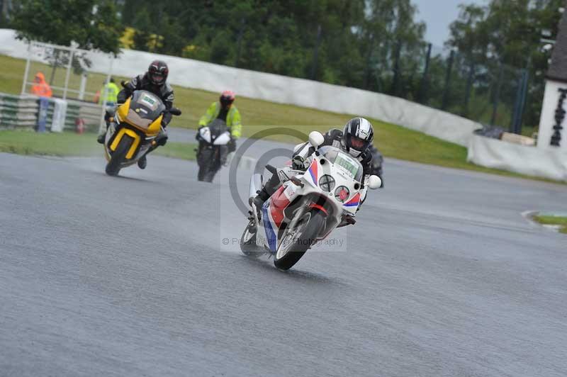 Mallory park Leicestershire;Mallory park photographs;Motorcycle action photographs;classic bikes;event digital images;eventdigitalimages;mallory park;no limits trackday;peter wileman photography;vintage bikes;vintage motorcycles;vmcc festival 1000 bikes