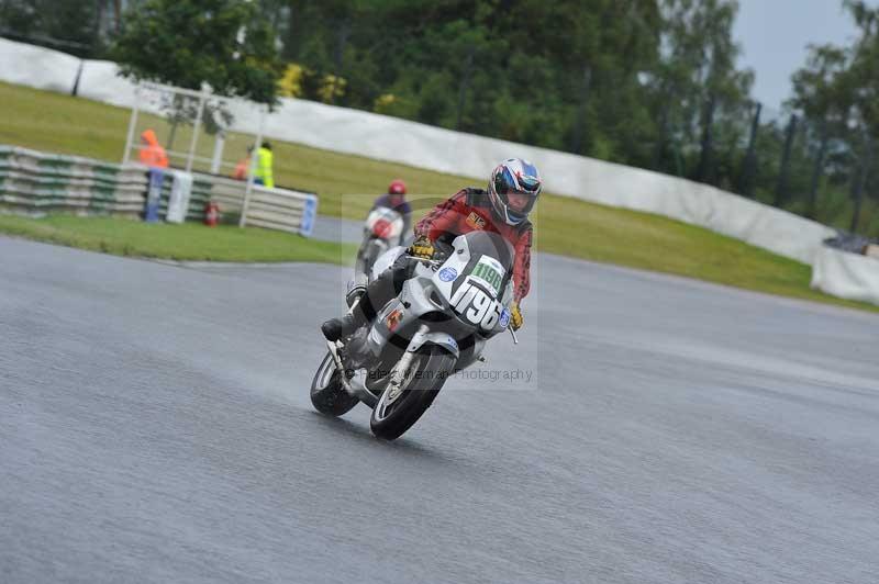 Mallory park Leicestershire;Mallory park photographs;Motorcycle action photographs;classic bikes;event digital images;eventdigitalimages;mallory park;no limits trackday;peter wileman photography;vintage bikes;vintage motorcycles;vmcc festival 1000 bikes