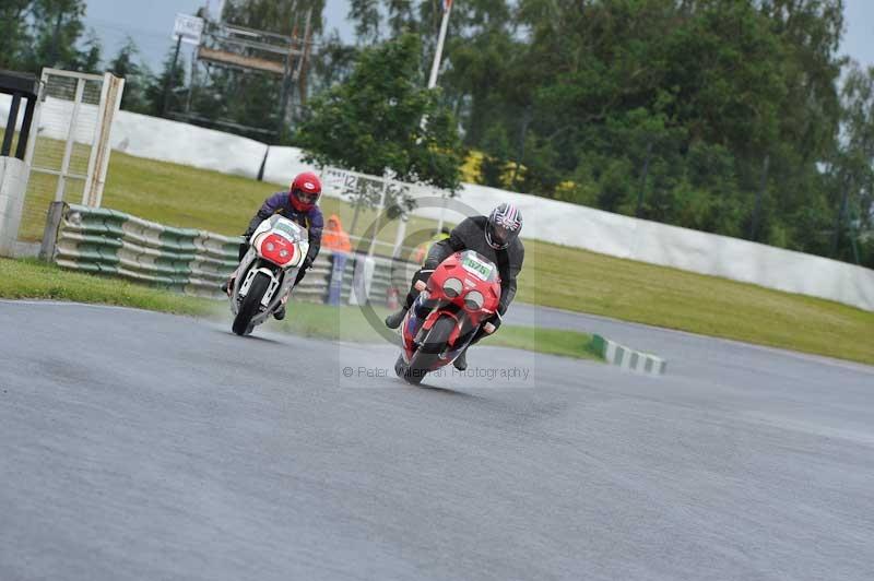 Mallory park Leicestershire;Mallory park photographs;Motorcycle action photographs;classic bikes;event digital images;eventdigitalimages;mallory park;no limits trackday;peter wileman photography;vintage bikes;vintage motorcycles;vmcc festival 1000 bikes