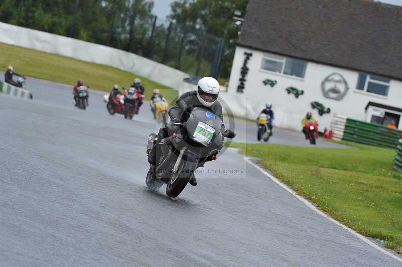 Mallory park Leicestershire;Mallory park photographs;Motorcycle action photographs;classic bikes;event digital images;eventdigitalimages;mallory park;no limits trackday;peter wileman photography;vintage bikes;vintage motorcycles;vmcc festival 1000 bikes