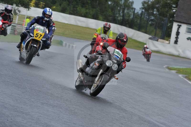 Mallory park Leicestershire;Mallory park photographs;Motorcycle action photographs;classic bikes;event digital images;eventdigitalimages;mallory park;no limits trackday;peter wileman photography;vintage bikes;vintage motorcycles;vmcc festival 1000 bikes